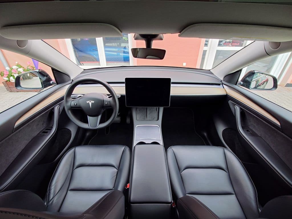 2022 Tesla Model Y - 19