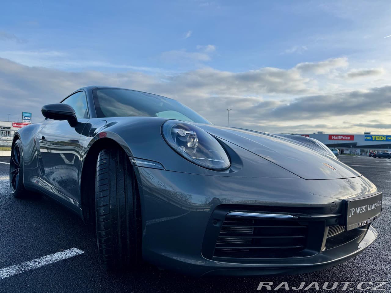 2020 Porsche 911 - 11