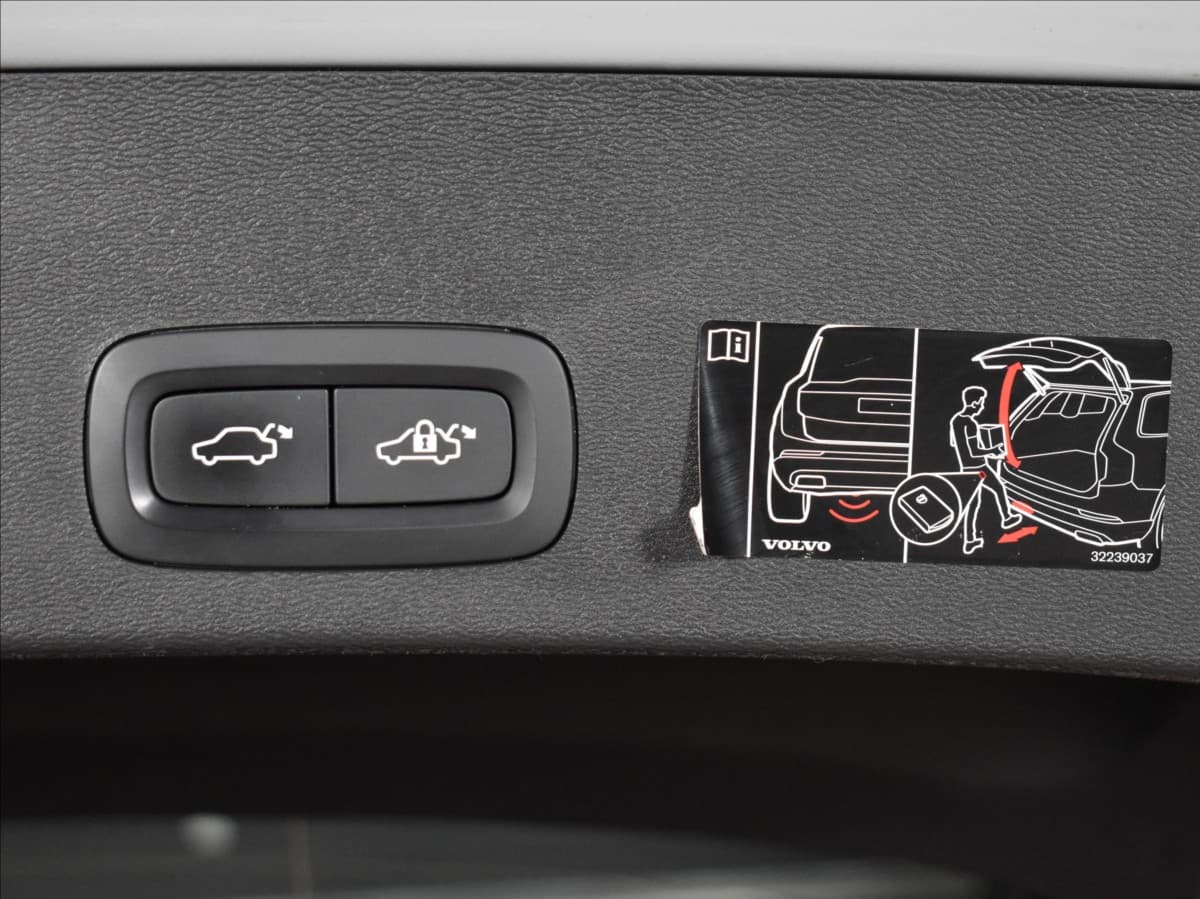 2021 Volvo XC40 - 11