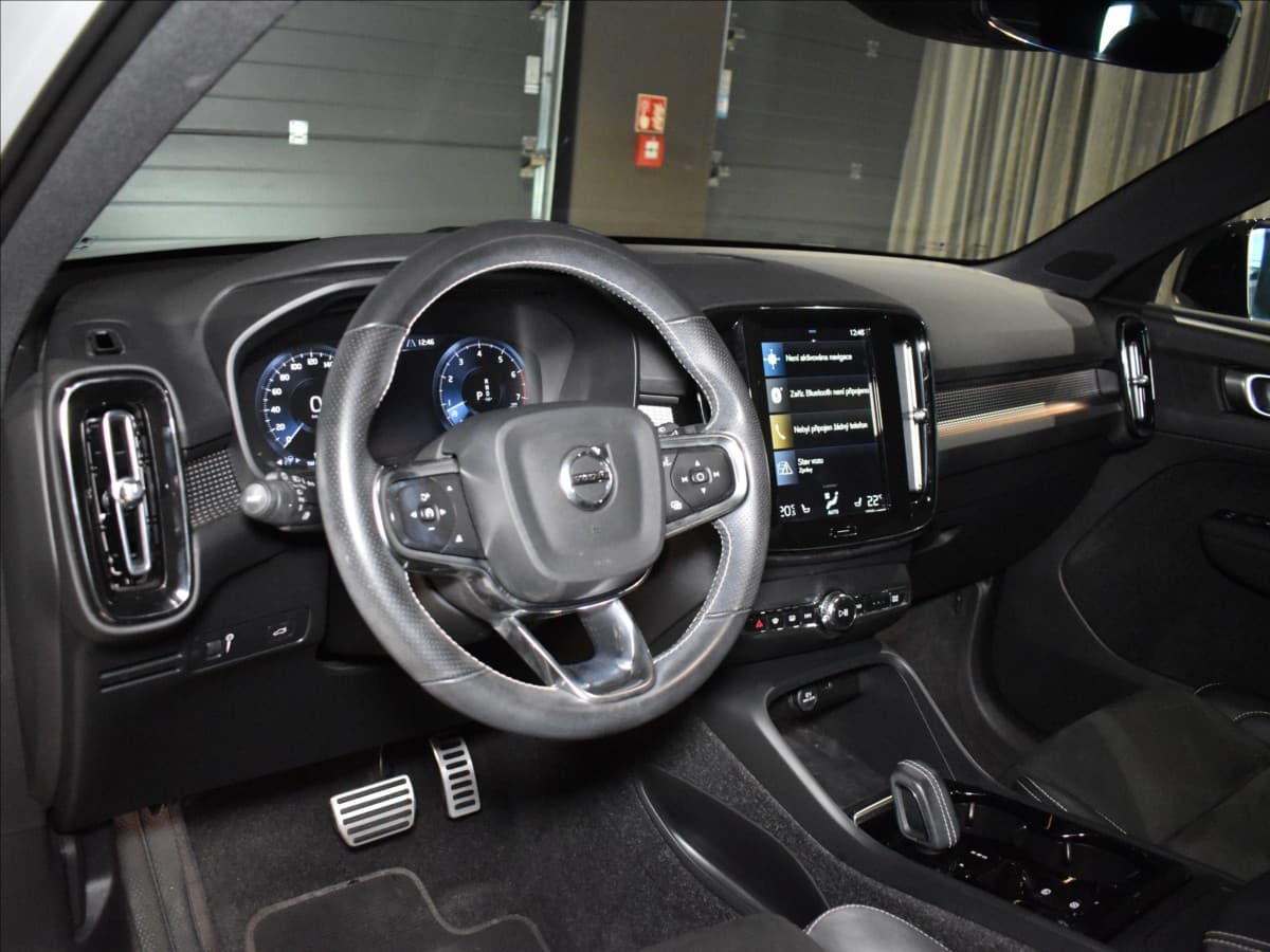 2021 Volvo XC40 - 12