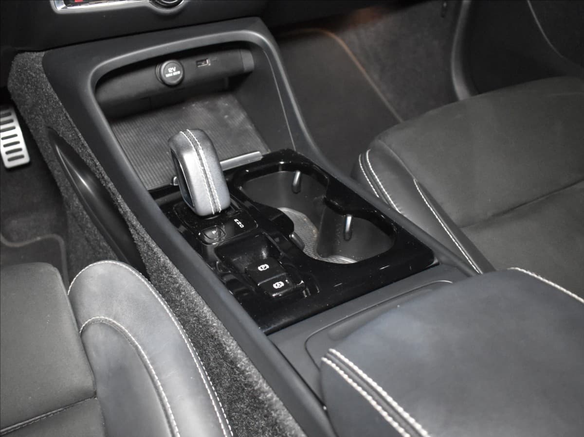 2021 Volvo XC40 - 14