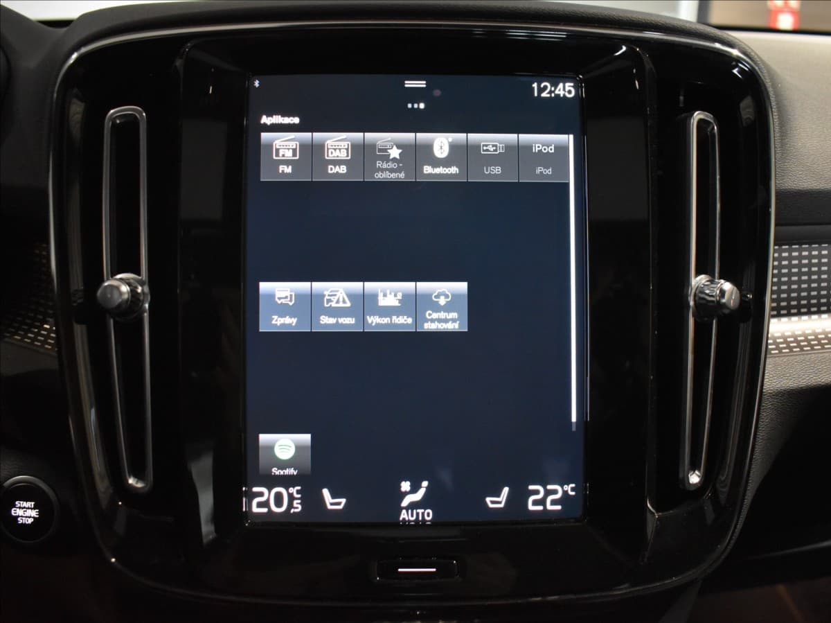 2021 Volvo XC40 - 17