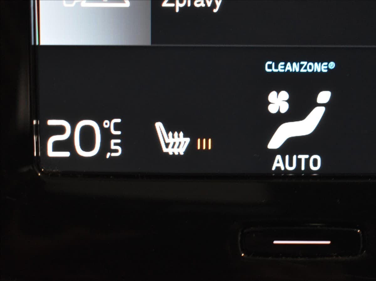 2021 Volvo XC40 - 19