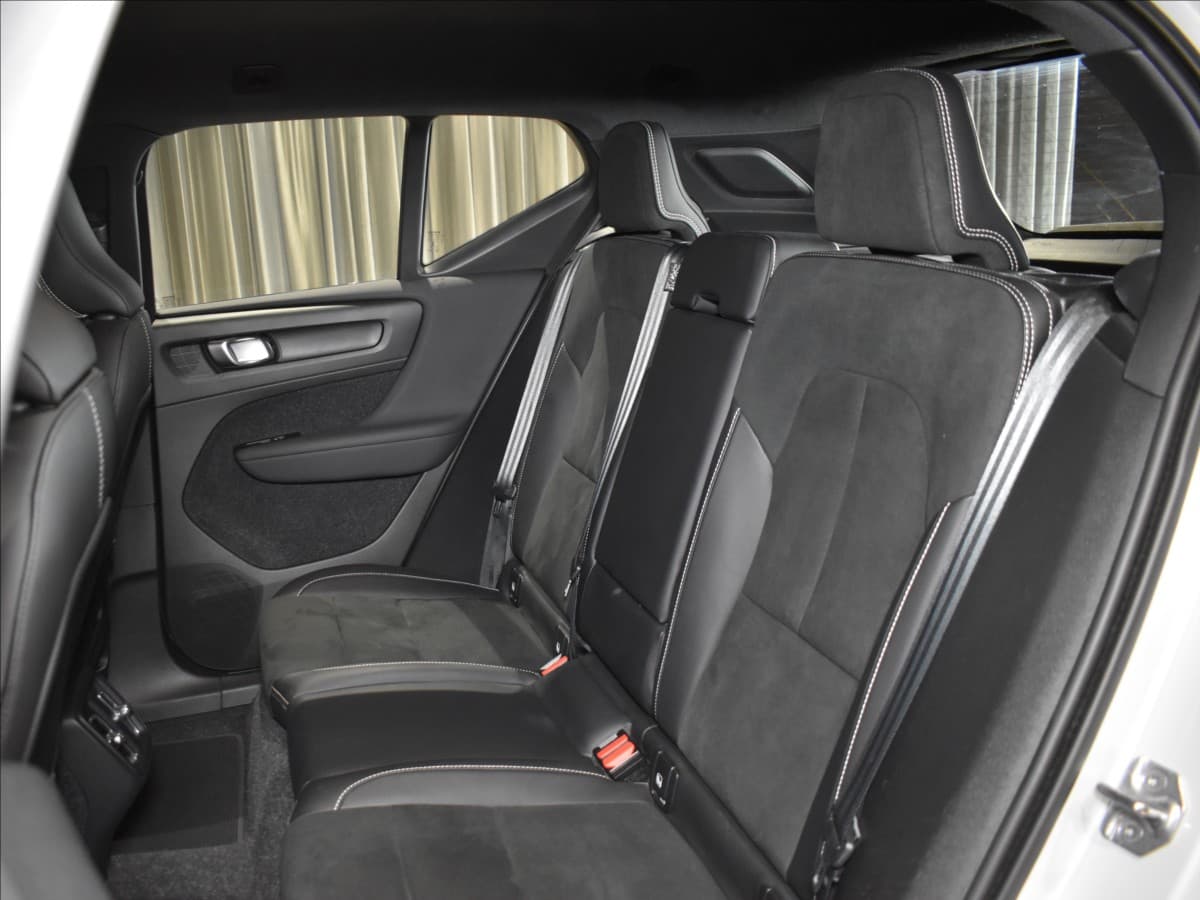 2021 Volvo XC40 - 9