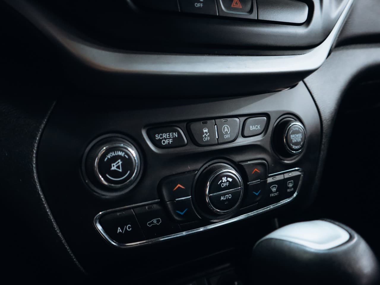 2019 Jeep Cherokee - 13