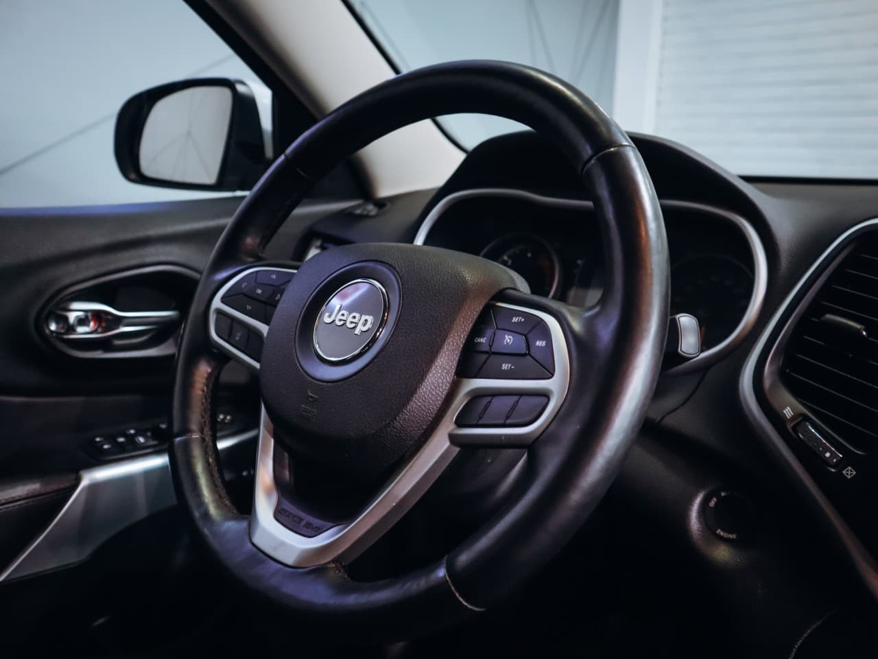 2019 Jeep Cherokee - 14