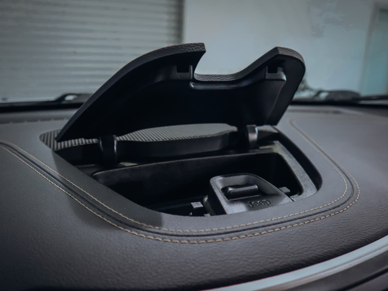 2019 Jeep Cherokee - 16