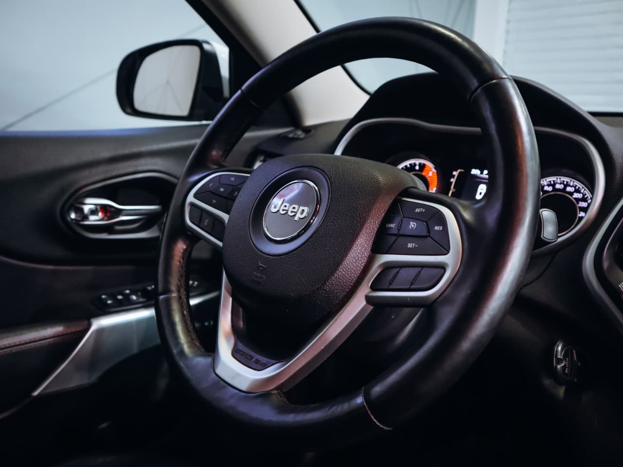 2019 Jeep Cherokee - 19