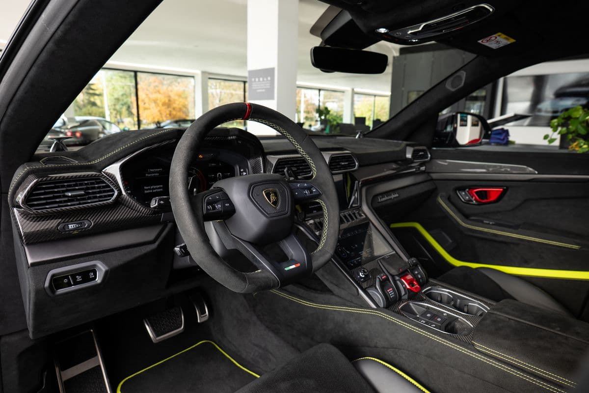 2025 Lamborghini Urus - 5