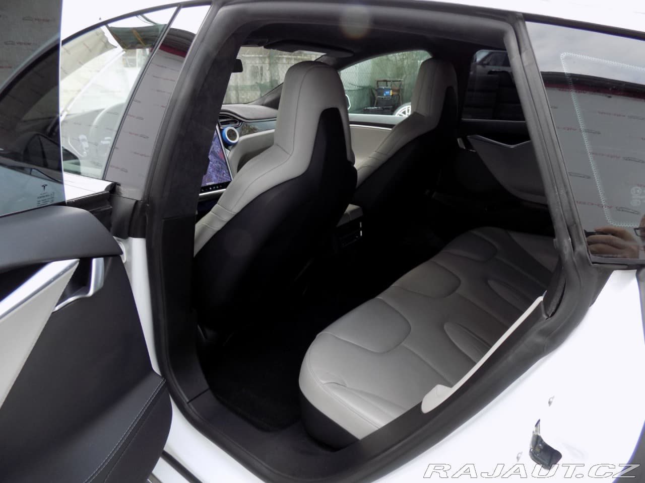 2015 Tesla Model S - 12