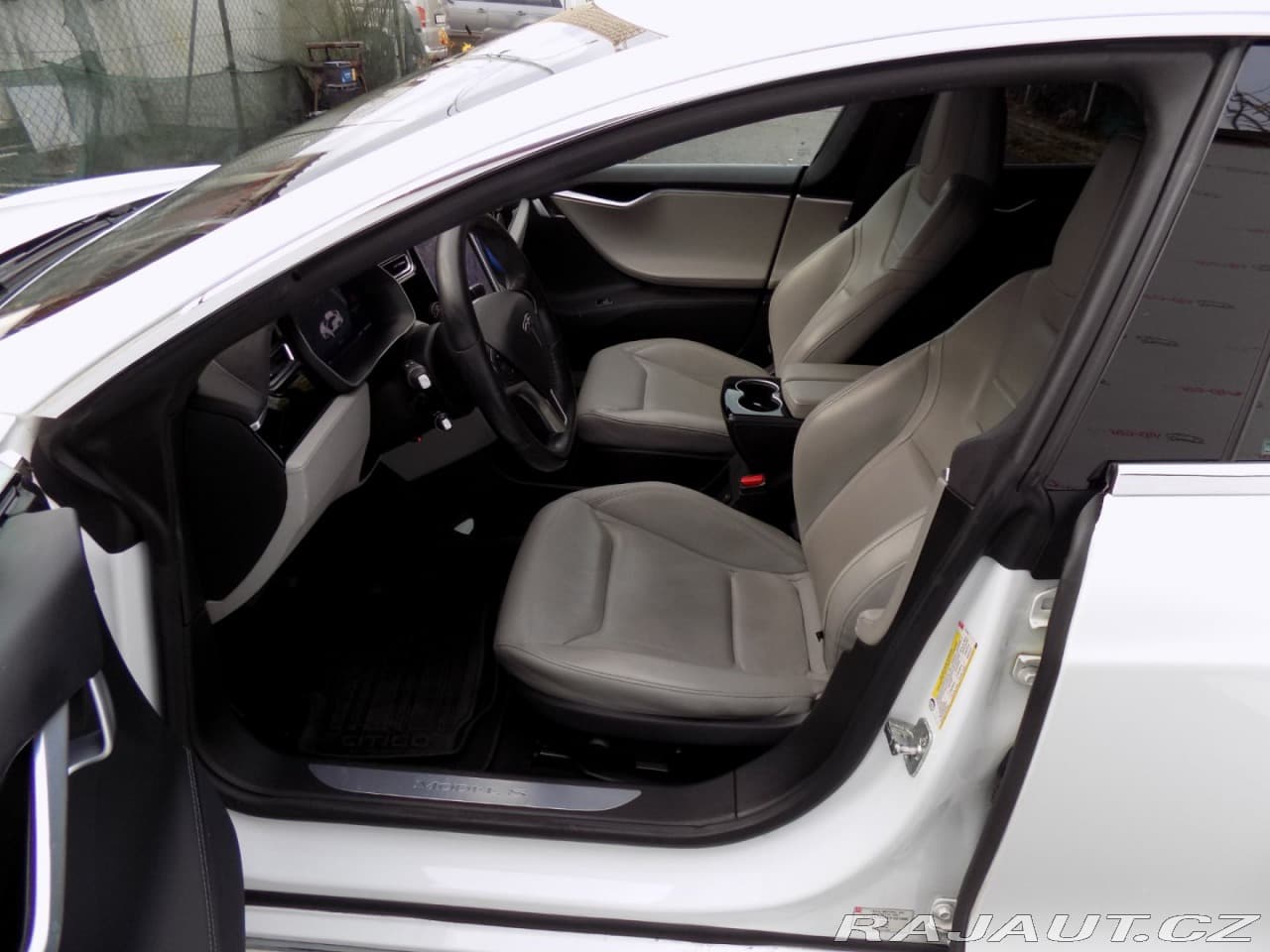 2015 Tesla Model S - 13