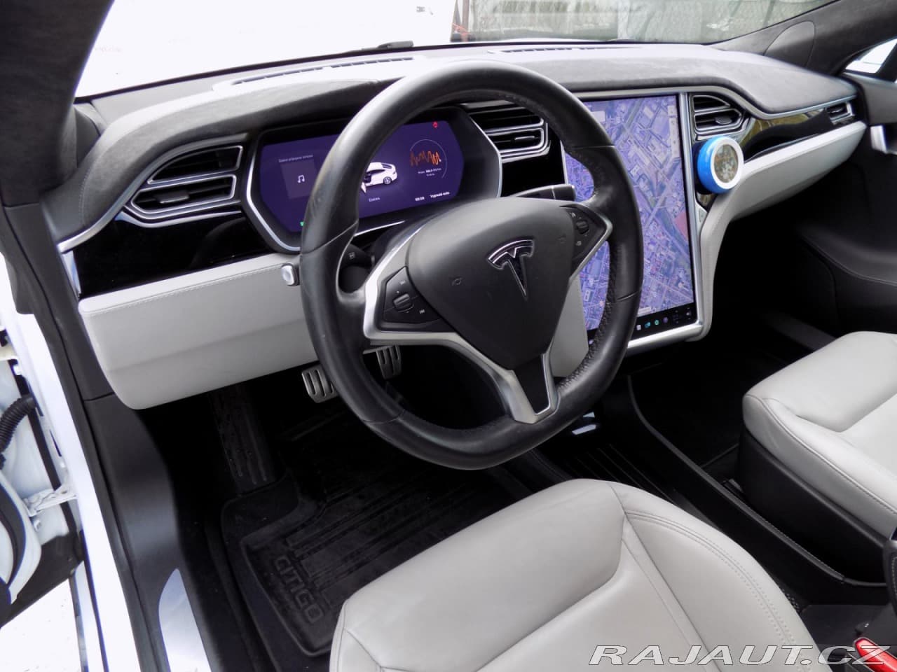 2015 Tesla Model S - 14
