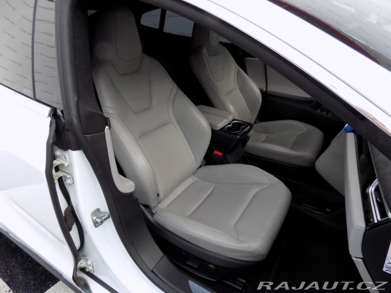 2015 Tesla Model S - 18