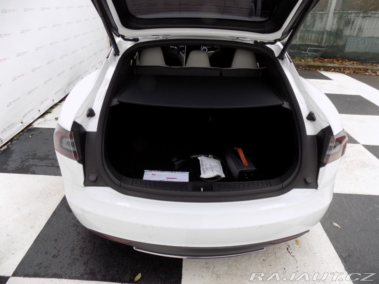 2015 Tesla Model S - 8