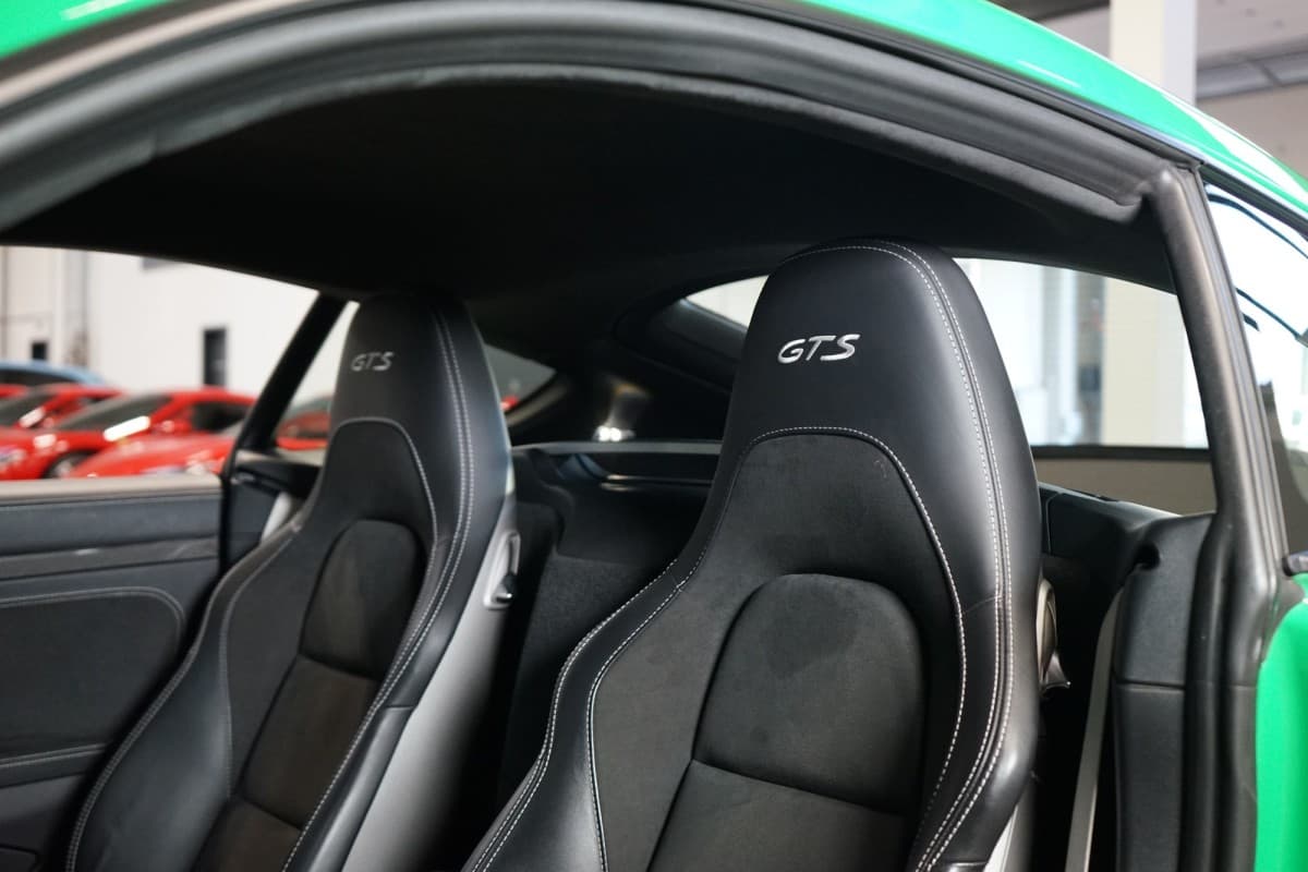 2021 Porsche Cayman - 13