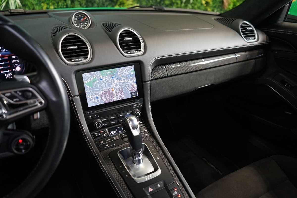 2021 Porsche Cayman - 16