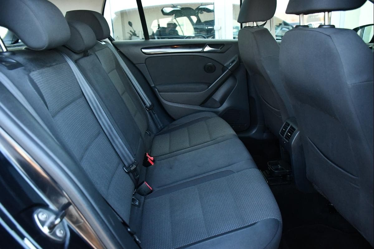 2010 Volkswagen Golf - 19