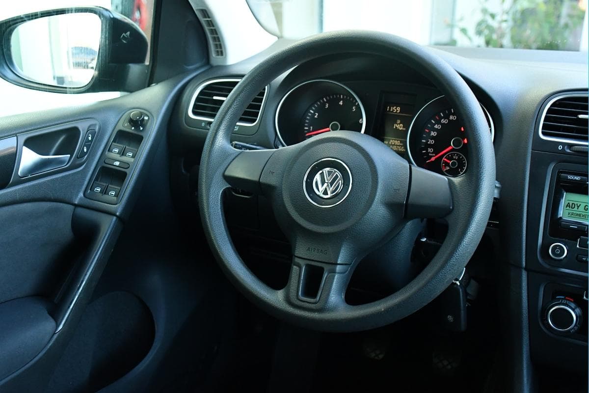 2010 Volkswagen Golf - 6