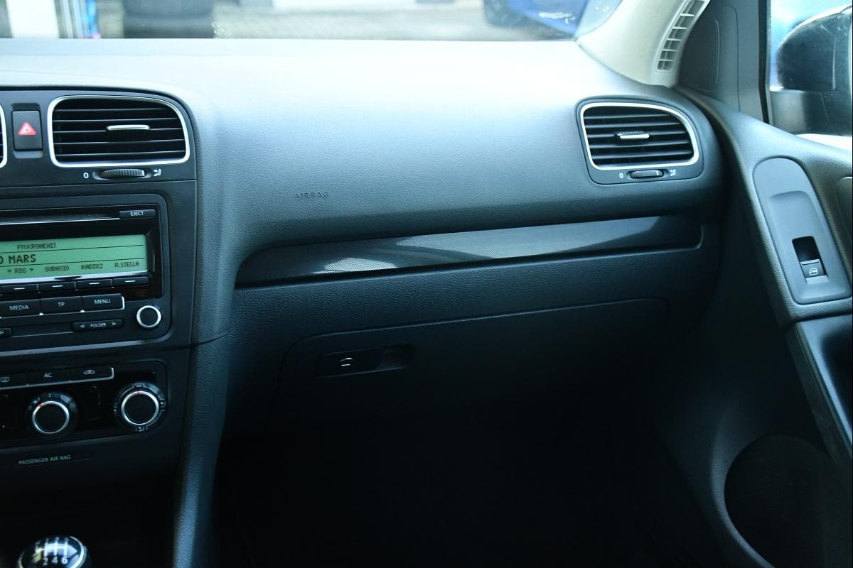 2010 Volkswagen Golf - 8