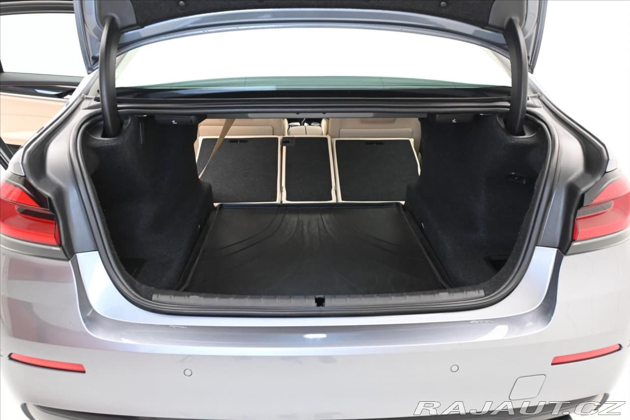 2021 BMW 5-Series - 11