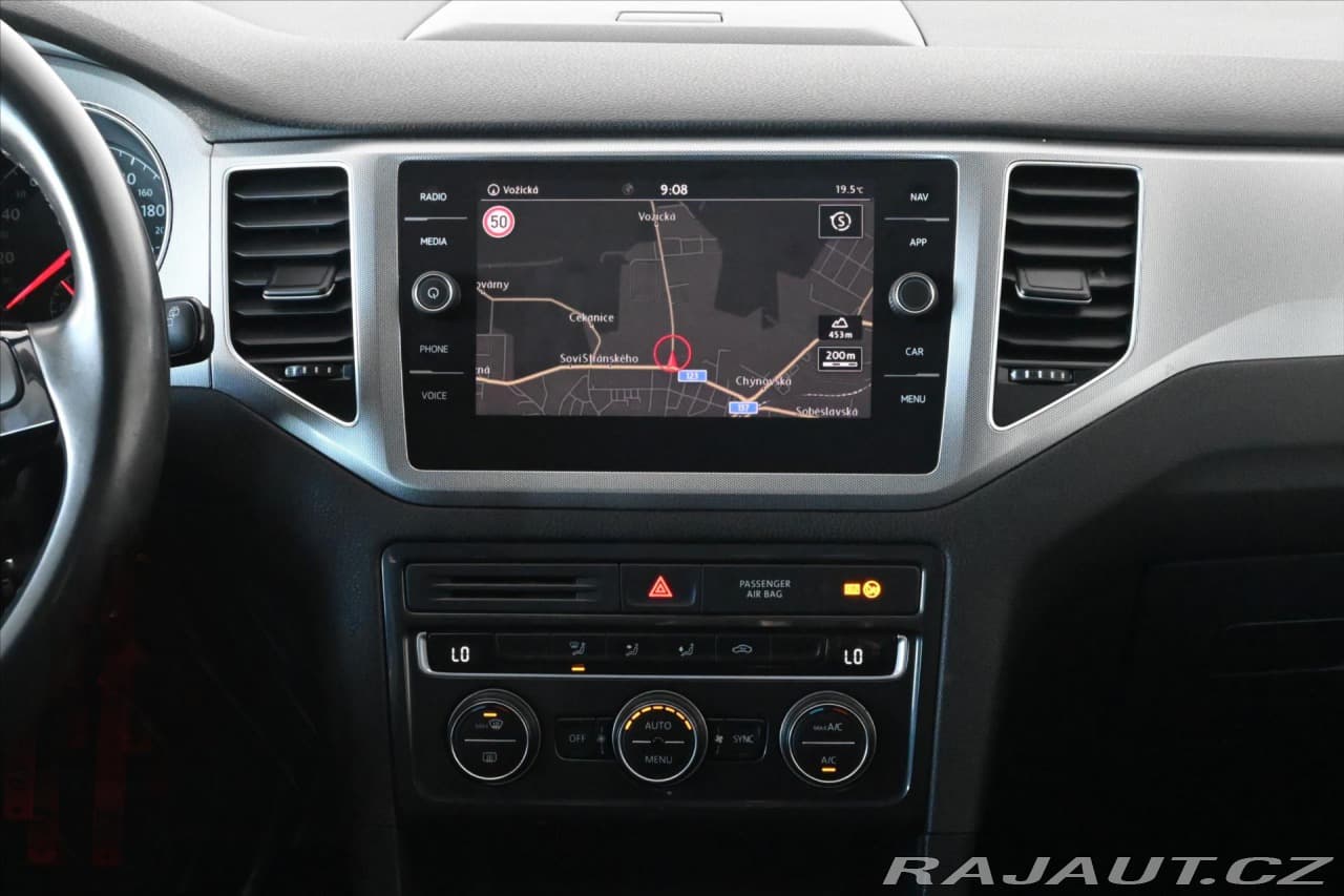 2019 Volkswagen Golf - 12