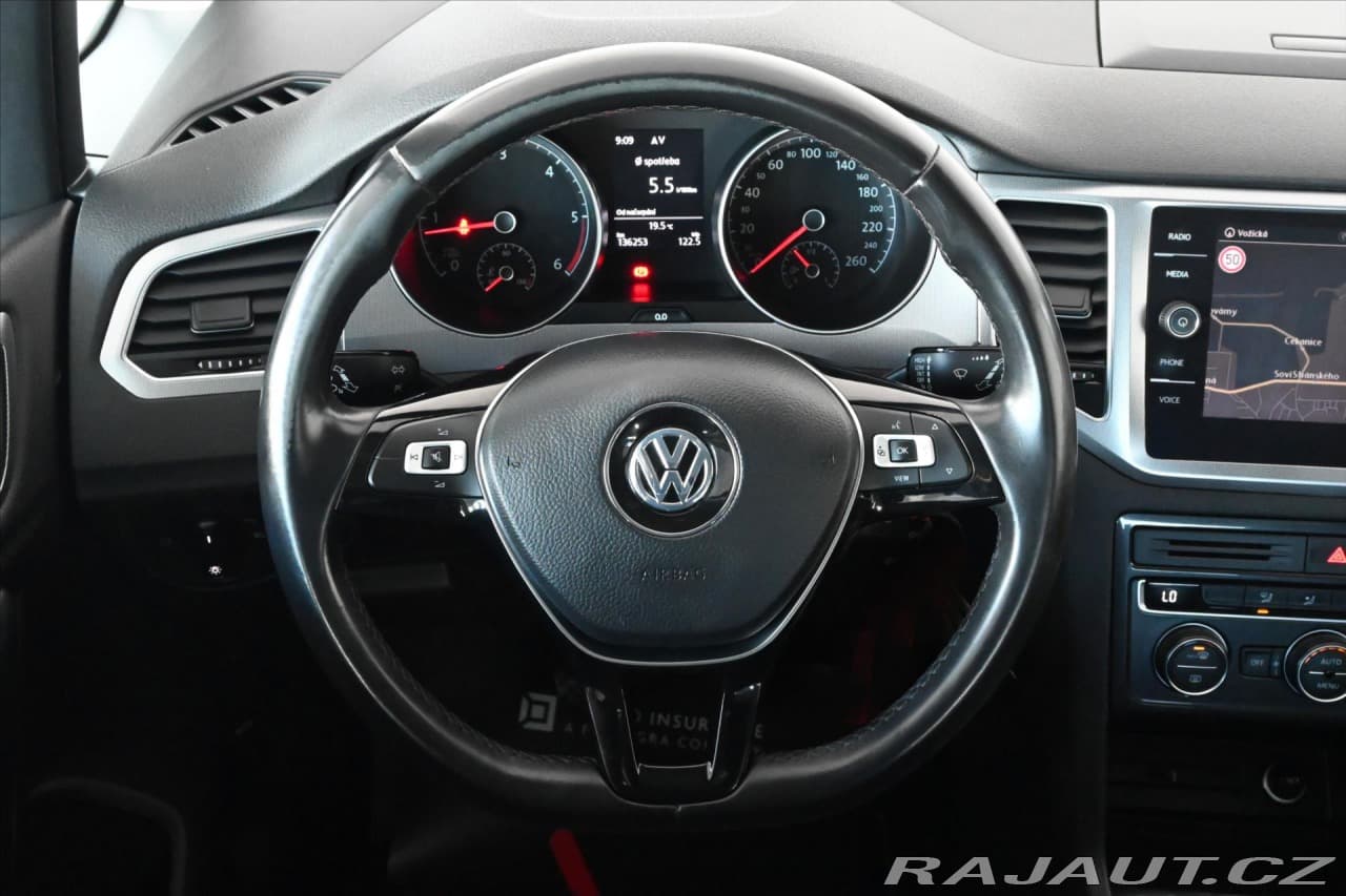 2019 Volkswagen Golf - 16