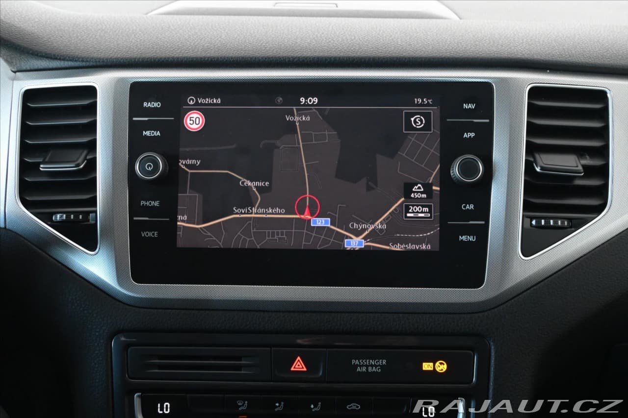 2019 Volkswagen Golf - 19