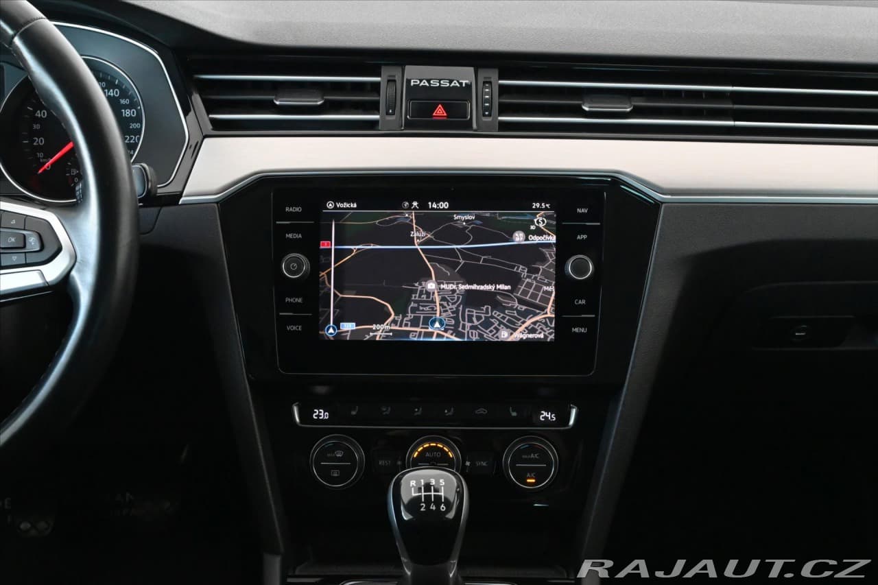 2020 Volkswagen Passat - 12