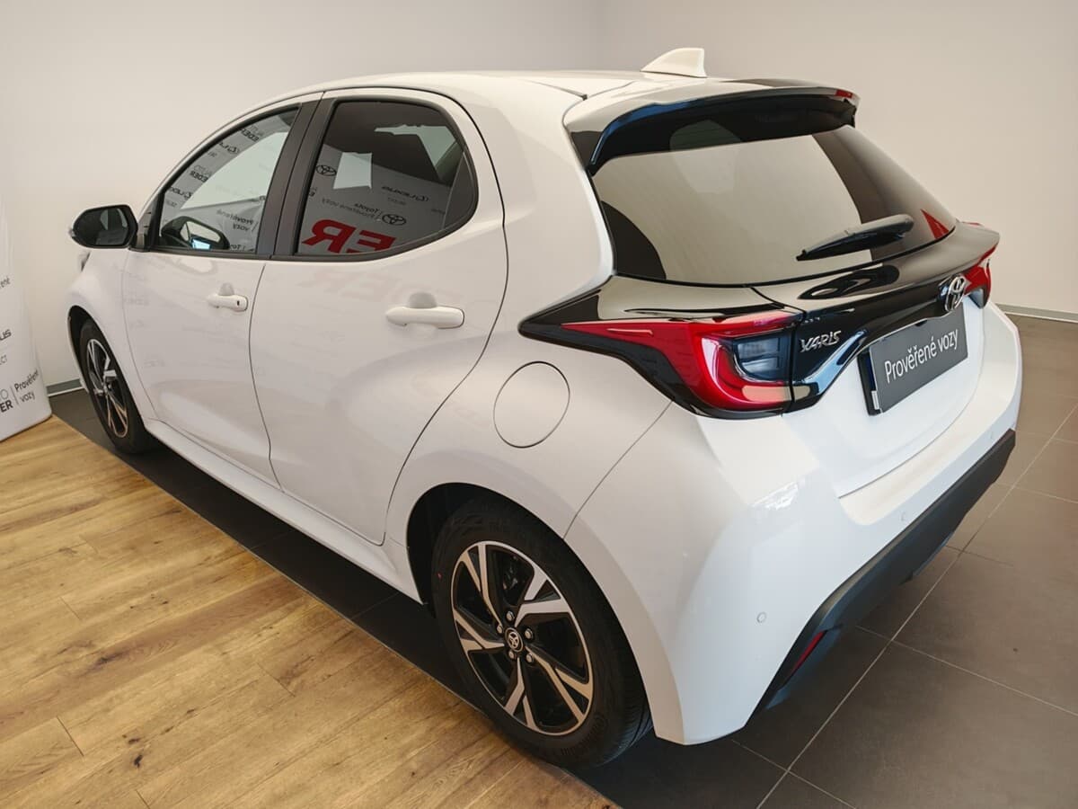 2024 Toyota Yaris - 6
