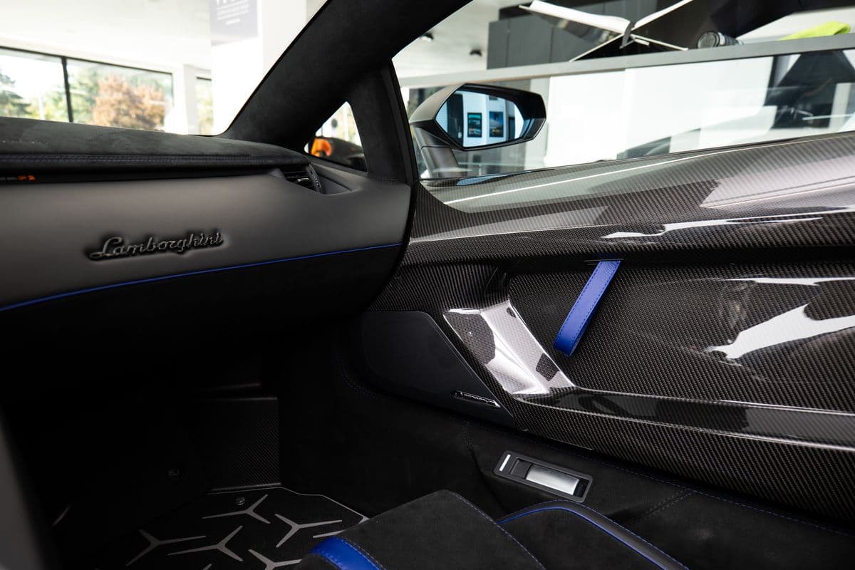 2016 Lamborghini Aventador - 15