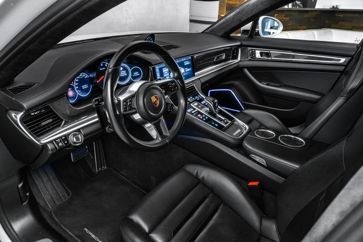 2019 Porsche Panamera - 11