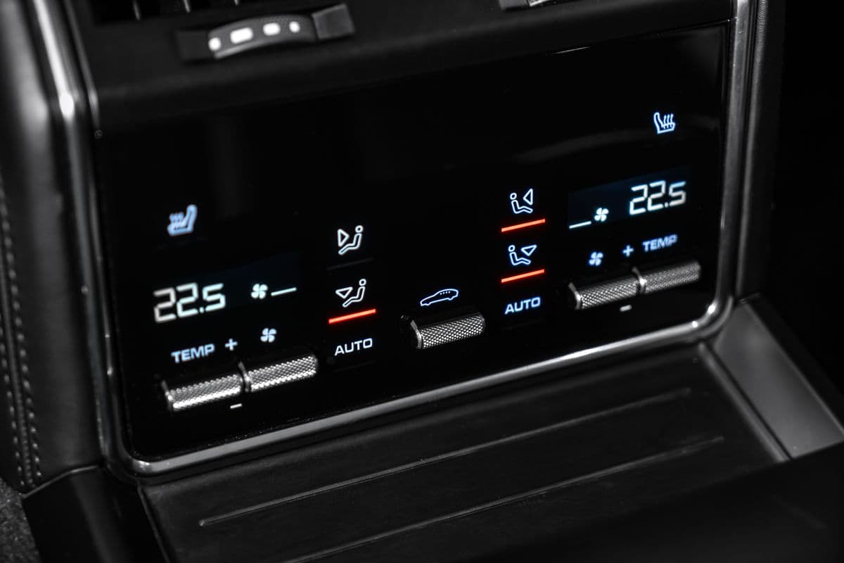 2019 Porsche Panamera - 19