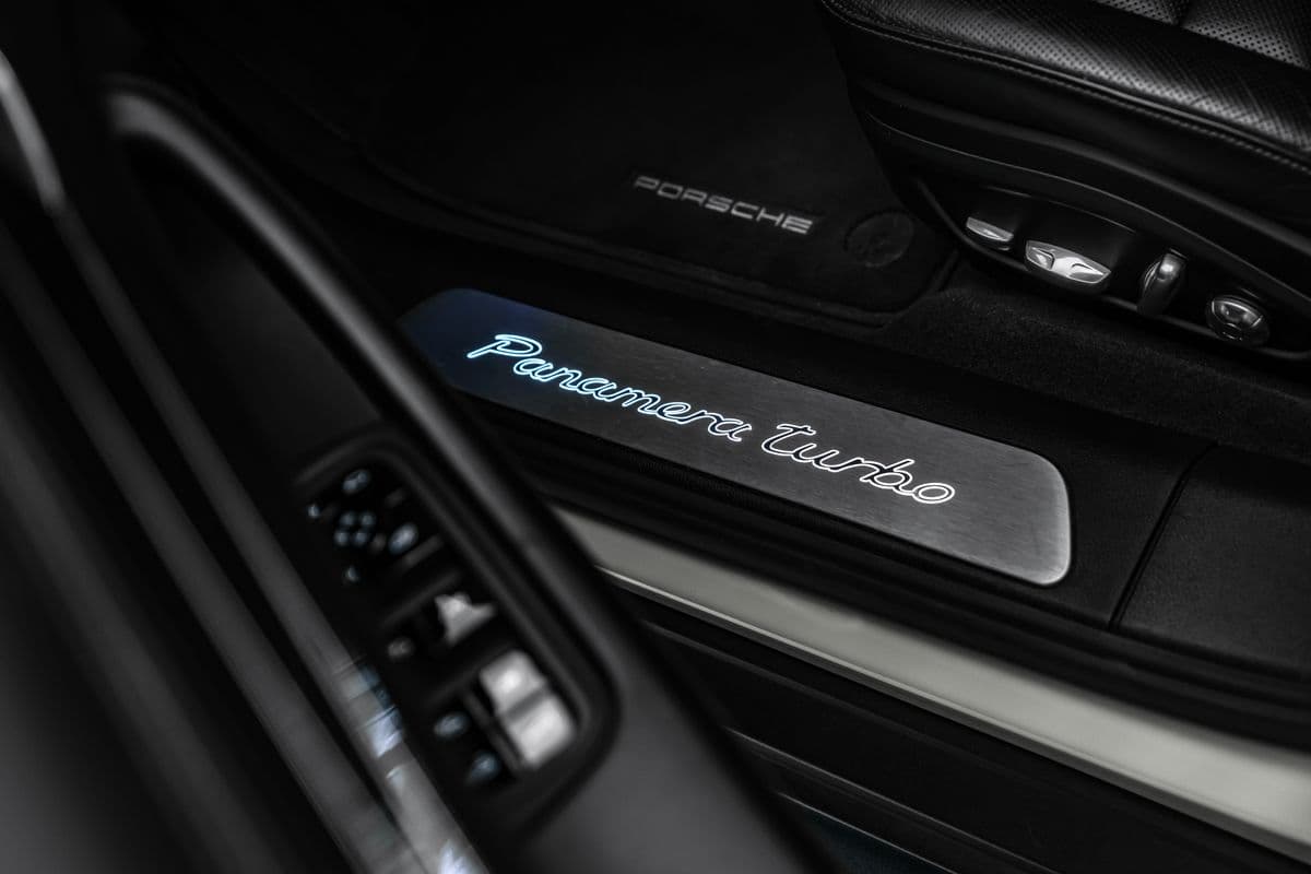 2019 Porsche Panamera - 20