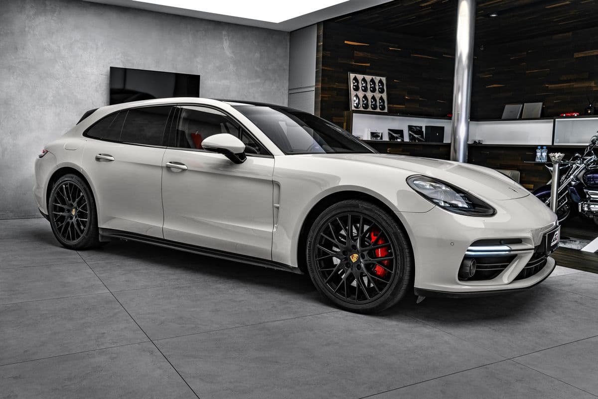 2019 Porsche Panamera - 4
