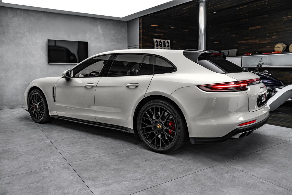 2019 Porsche Panamera - 7
