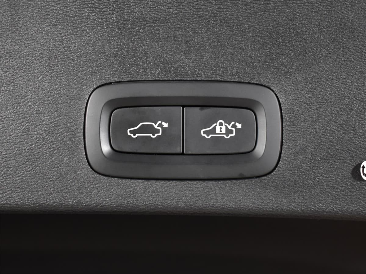 2021 Volvo XC40 - 11
