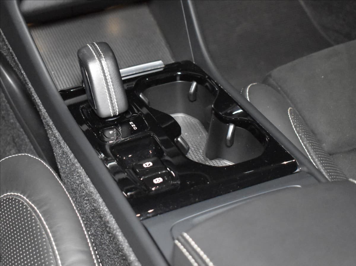 2021 Volvo XC40 - 15