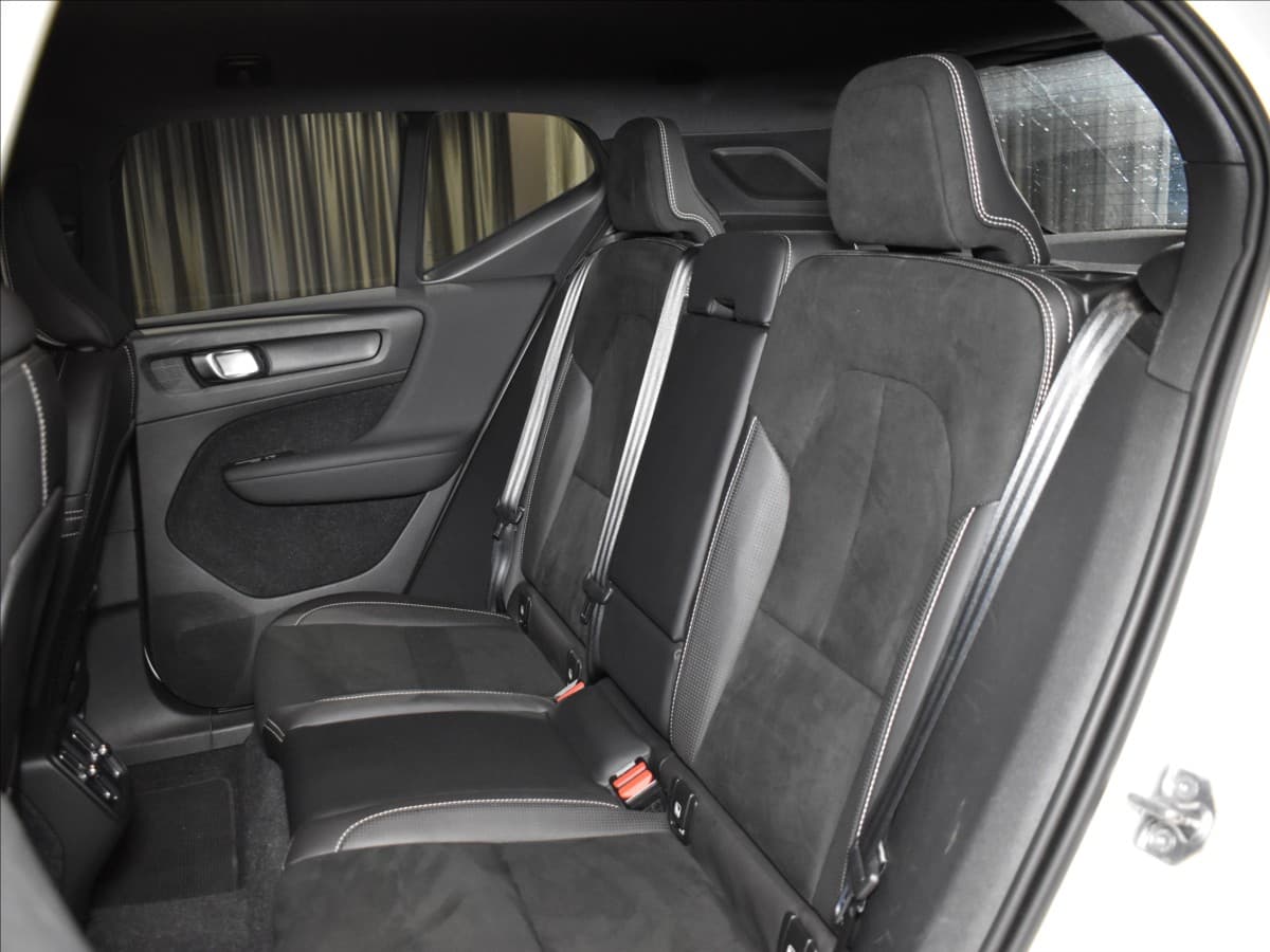 2021 Volvo XC40 - 9