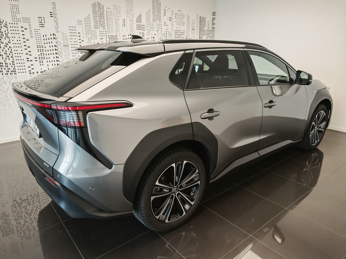 2025 Toyota Bz4x - 4