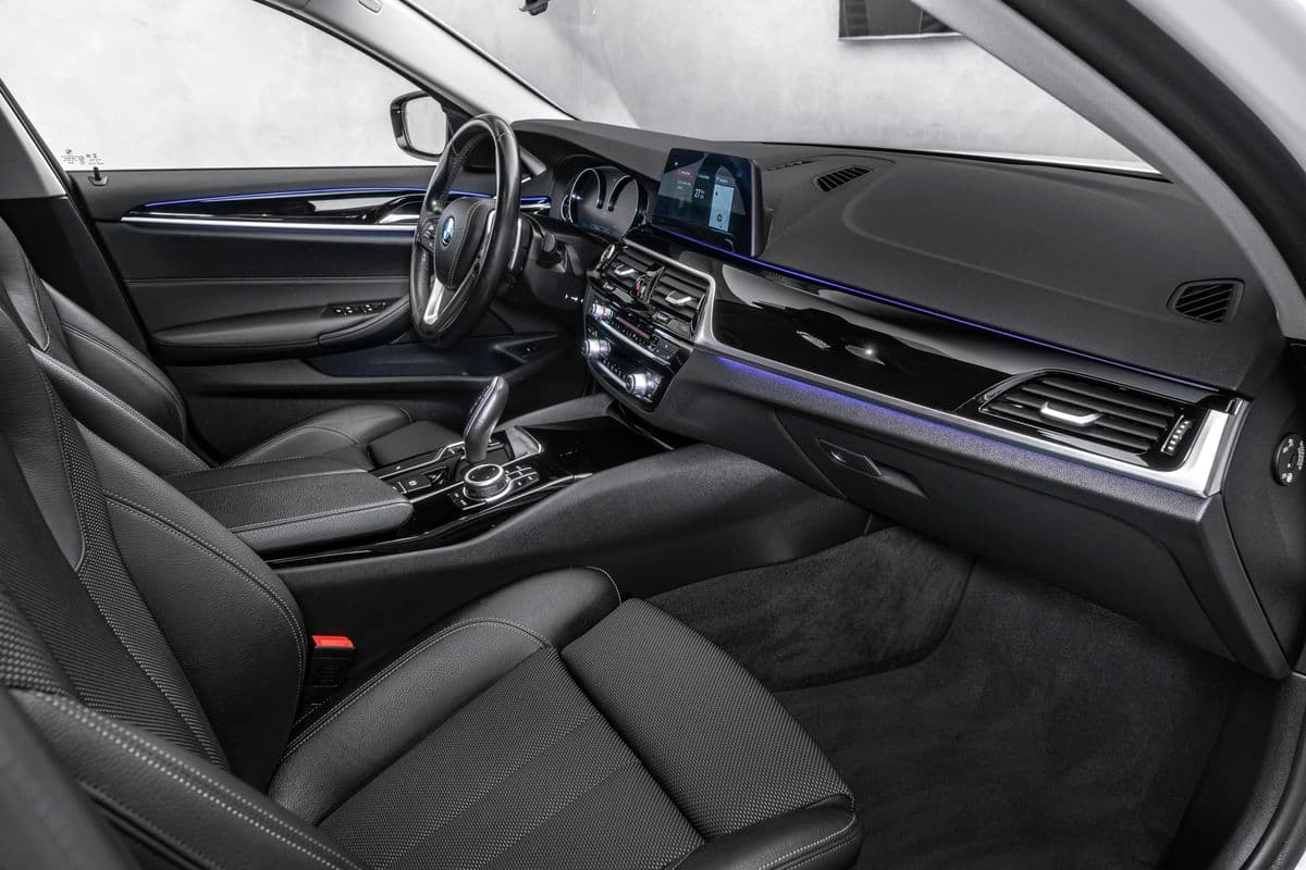 2019 BMW 5-Series - 11