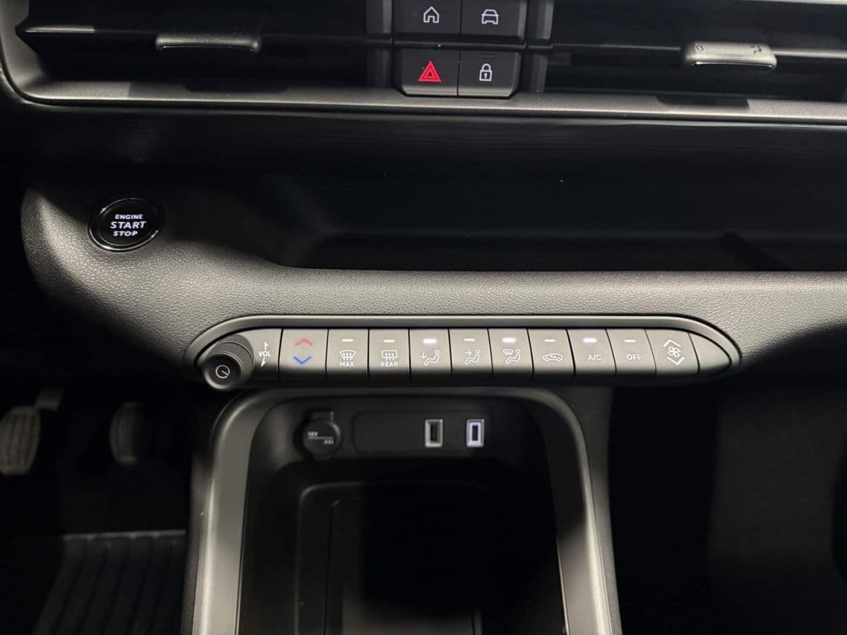 2025 Jeep Avenger - 13