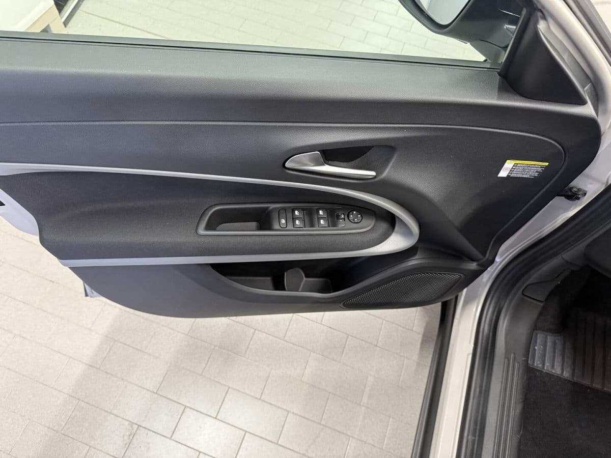 2025 Jeep Avenger - 16