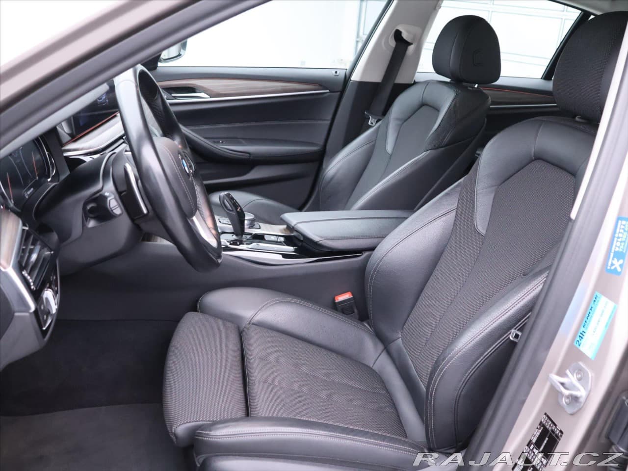 2018 BMW 5-Series - 12