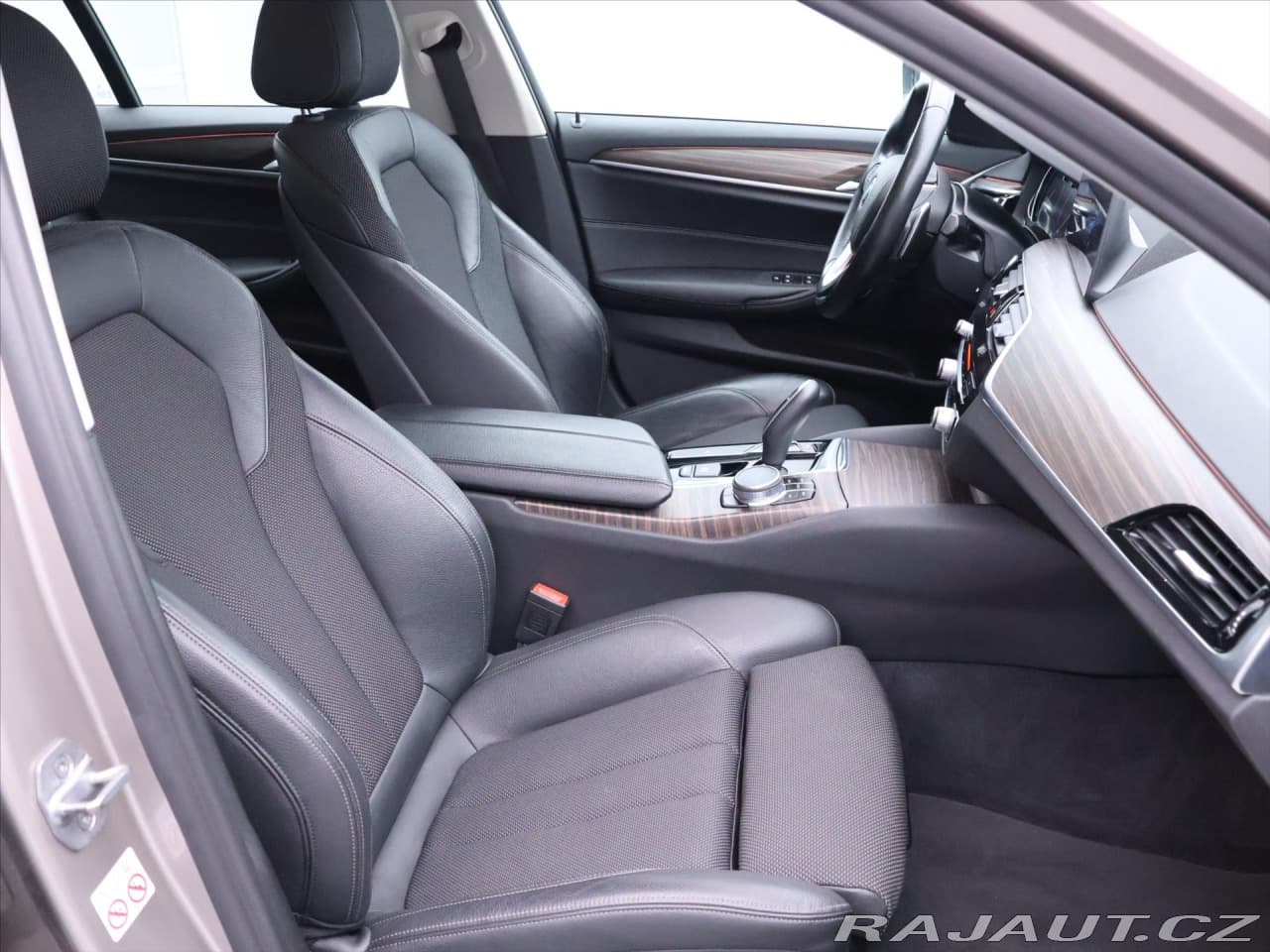 2018 BMW 5-Series - 14