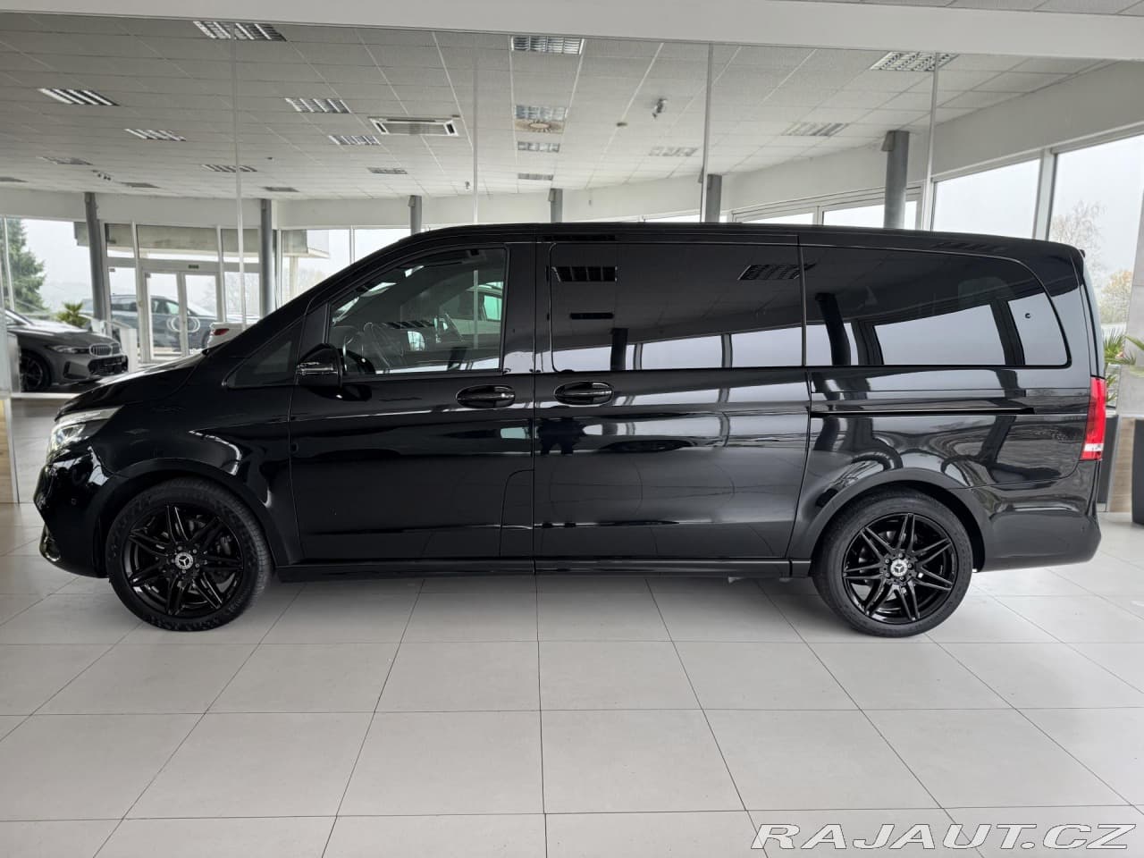 2022 Mercedes-Benz V-Class - 8