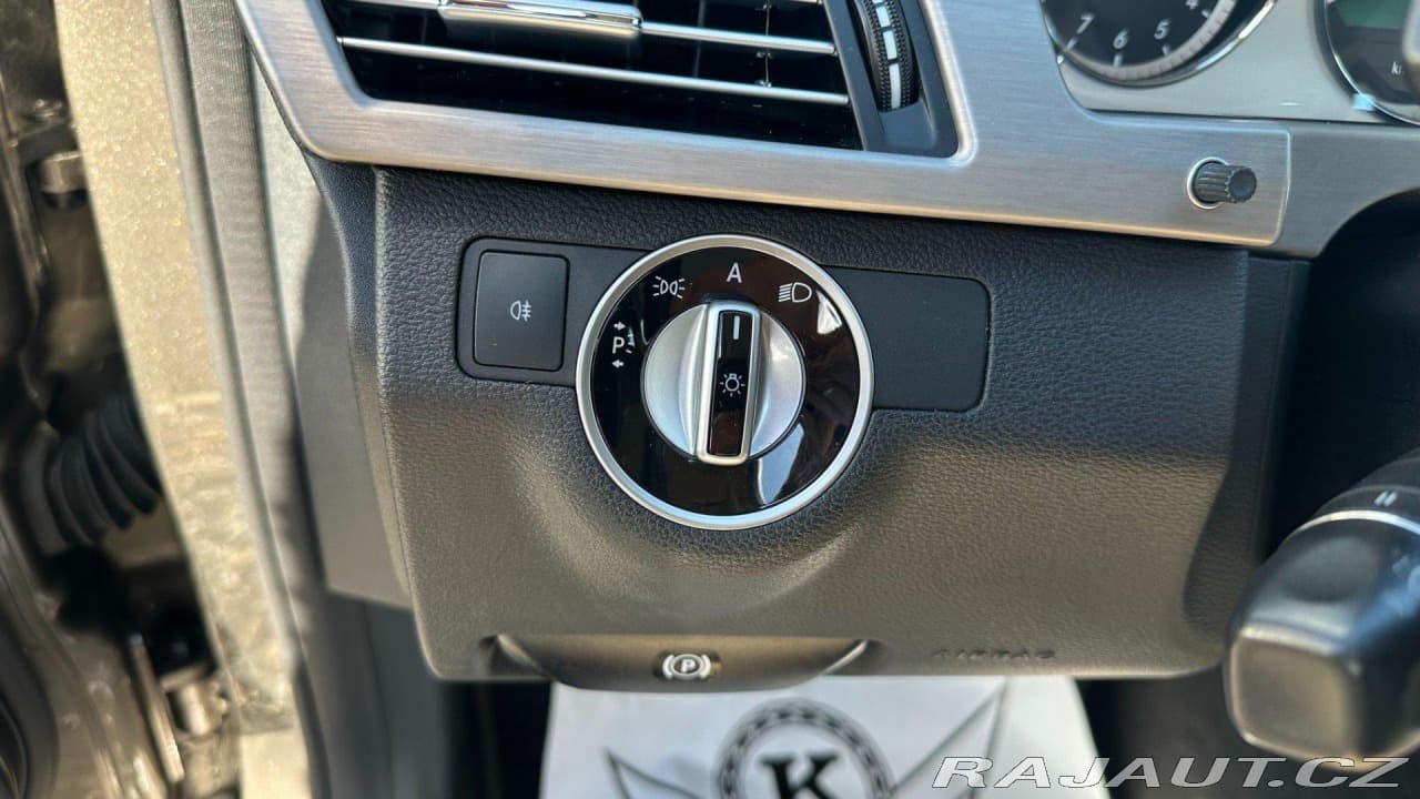 2010 Mercedes-Benz E-Class - 11