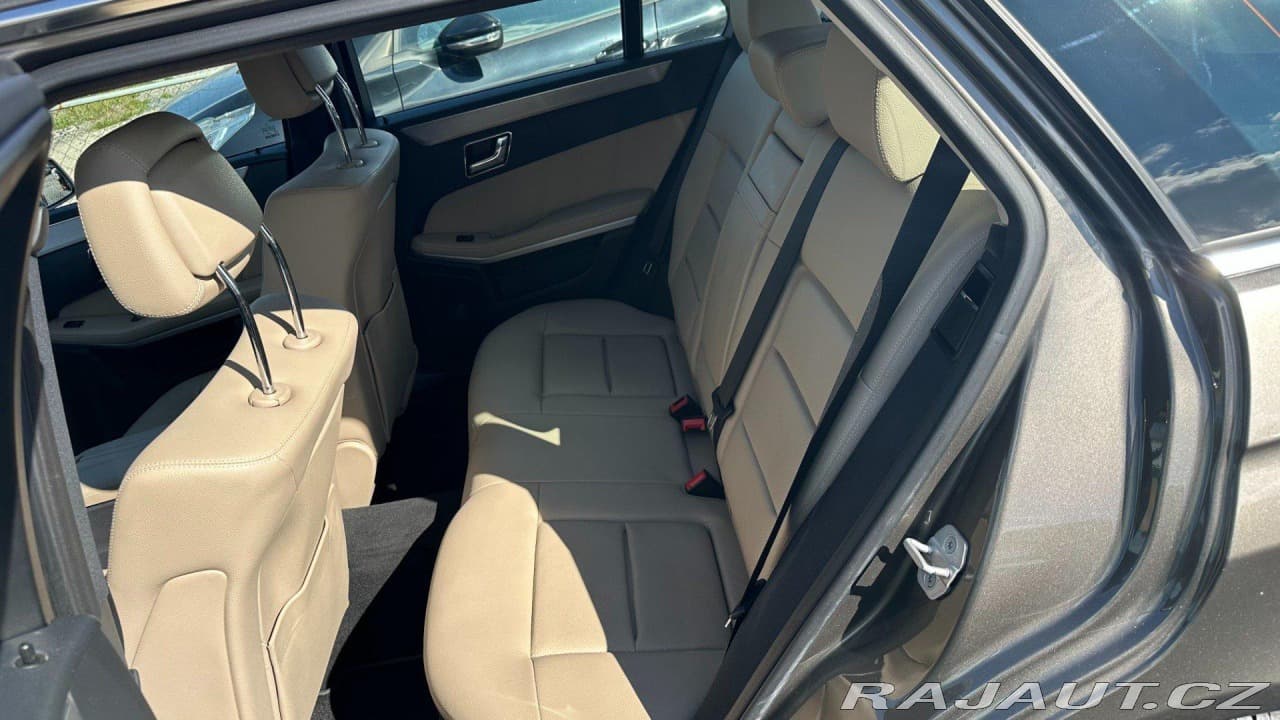 2010 Mercedes-Benz E-Class - 19