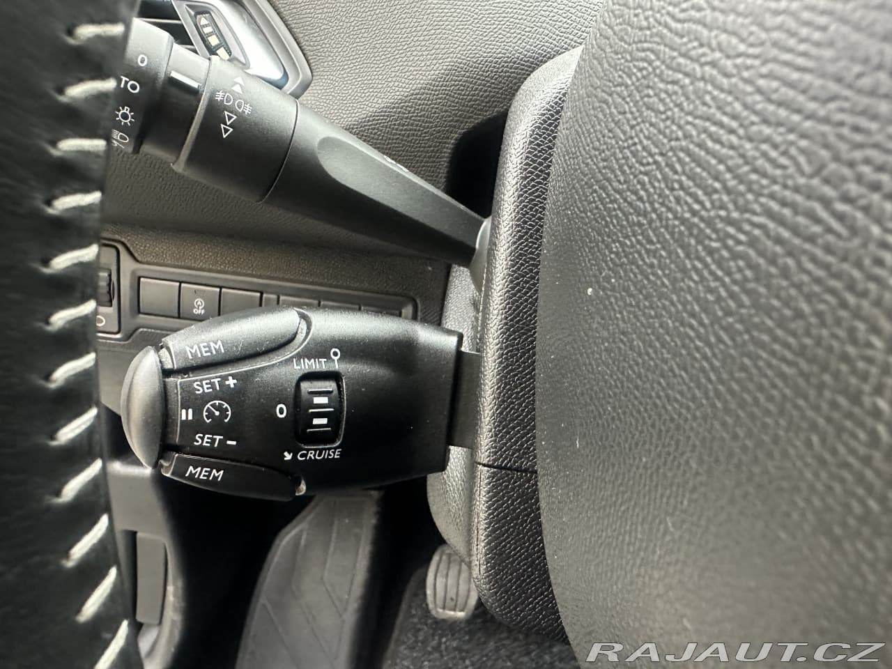 2018 Peugeot 308 - 17