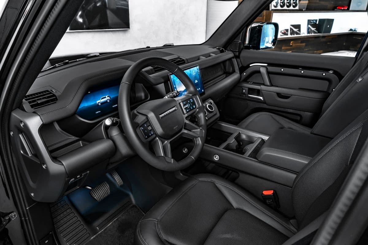 2025 Land Rover Defender - 12