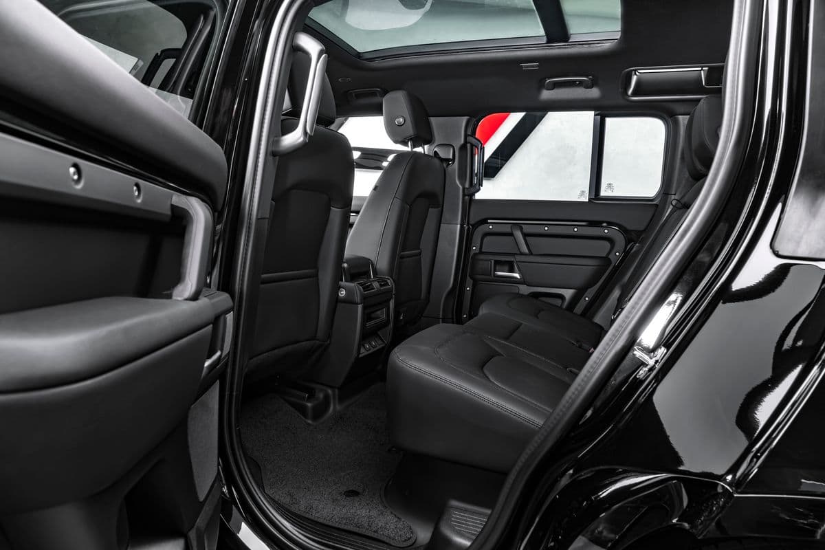 2025 Land Rover Defender - 15